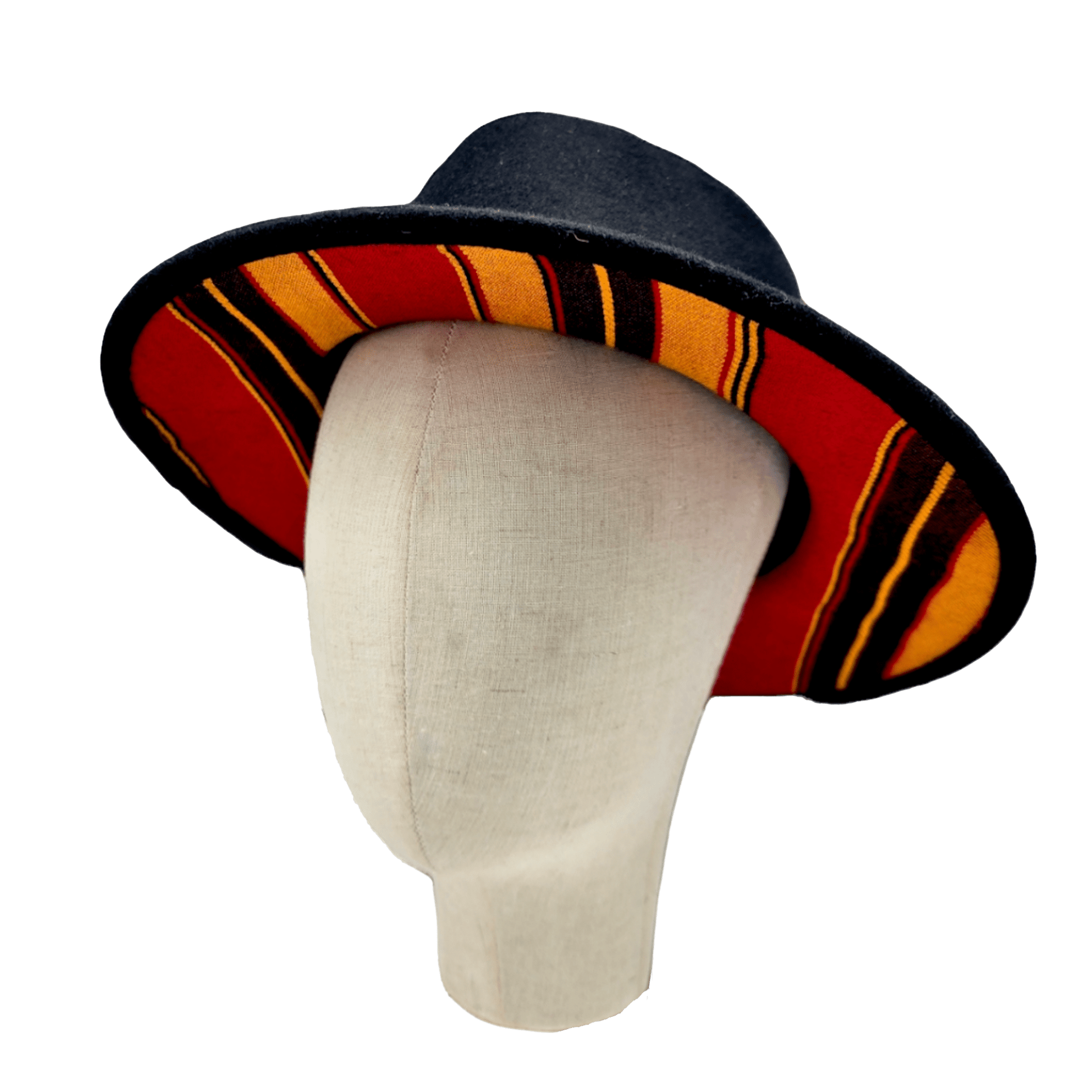 Distinguez-vous avec ce chapeau en laine noire, rehaussé d'une passementerie élégante. Parfait pour ajouter une touche de sophistication à votre tenue, cet accessoire allie chaleur et style avec ses détails raffinés. Idéal pour les occasions spéciales ou simplement pour affirmer votre style personnel avec élégance.