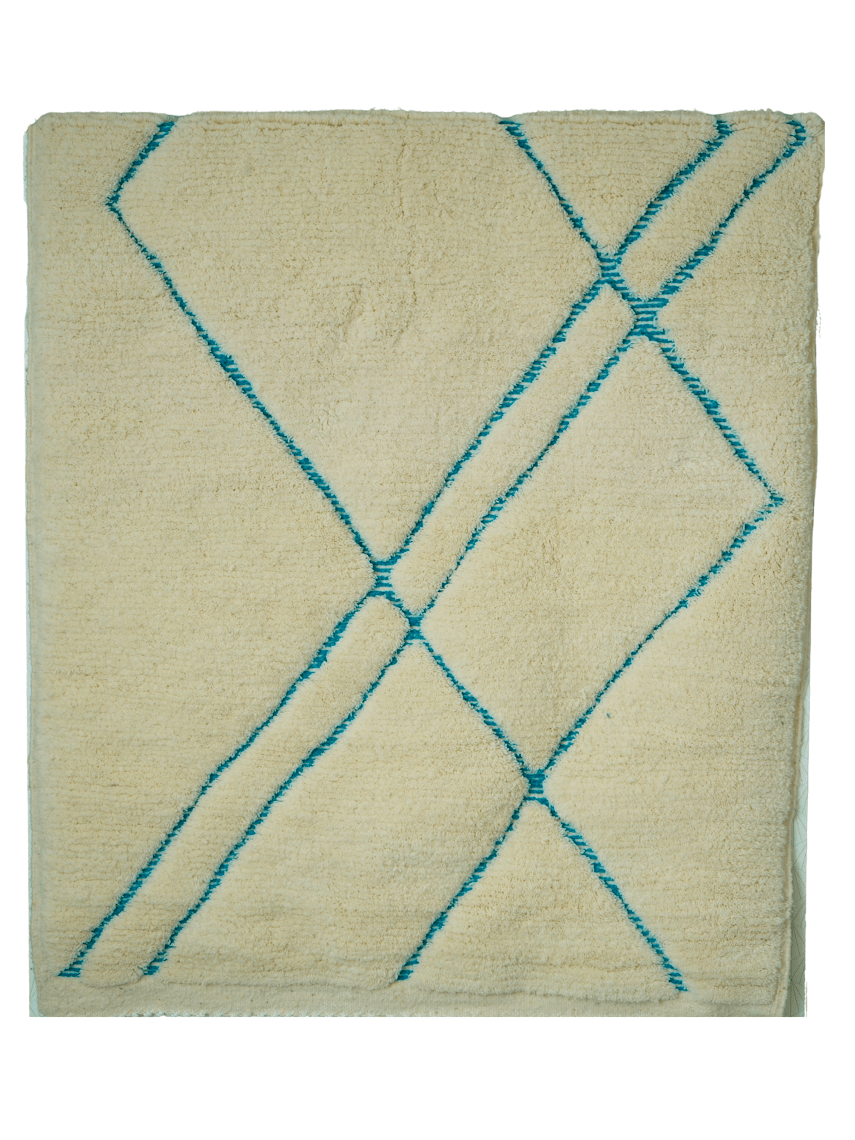 Le Batoul, un tapis de sol blanc avec des motifs bleus apporte une touche d'élégance et de confort à votre intérieur. Conçu pour s'harmoniser parfaitement avec divers styles de décoration, ce tapis est idéal pour ajouter une note de sophistication et de chaleur à n'importe quelle pièce.