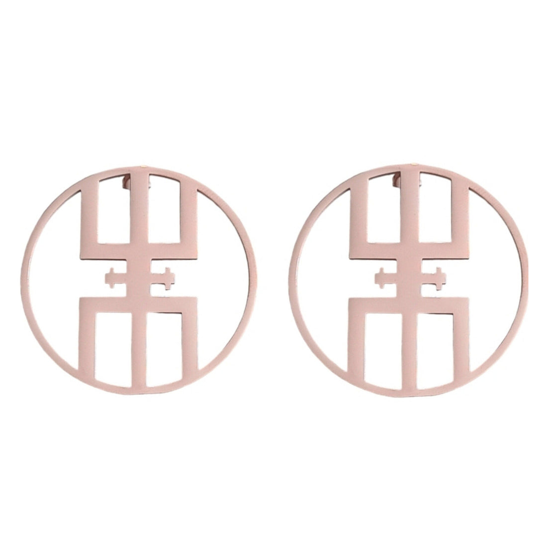 Nos boucles d'oreilles en acier couleur or rose apportent une touche d'élégance et de modernité à votre style. Fabriquées avec soin, elles sont parfaites pour sublimer toutes vos tenues avec leur éclat raffiné.