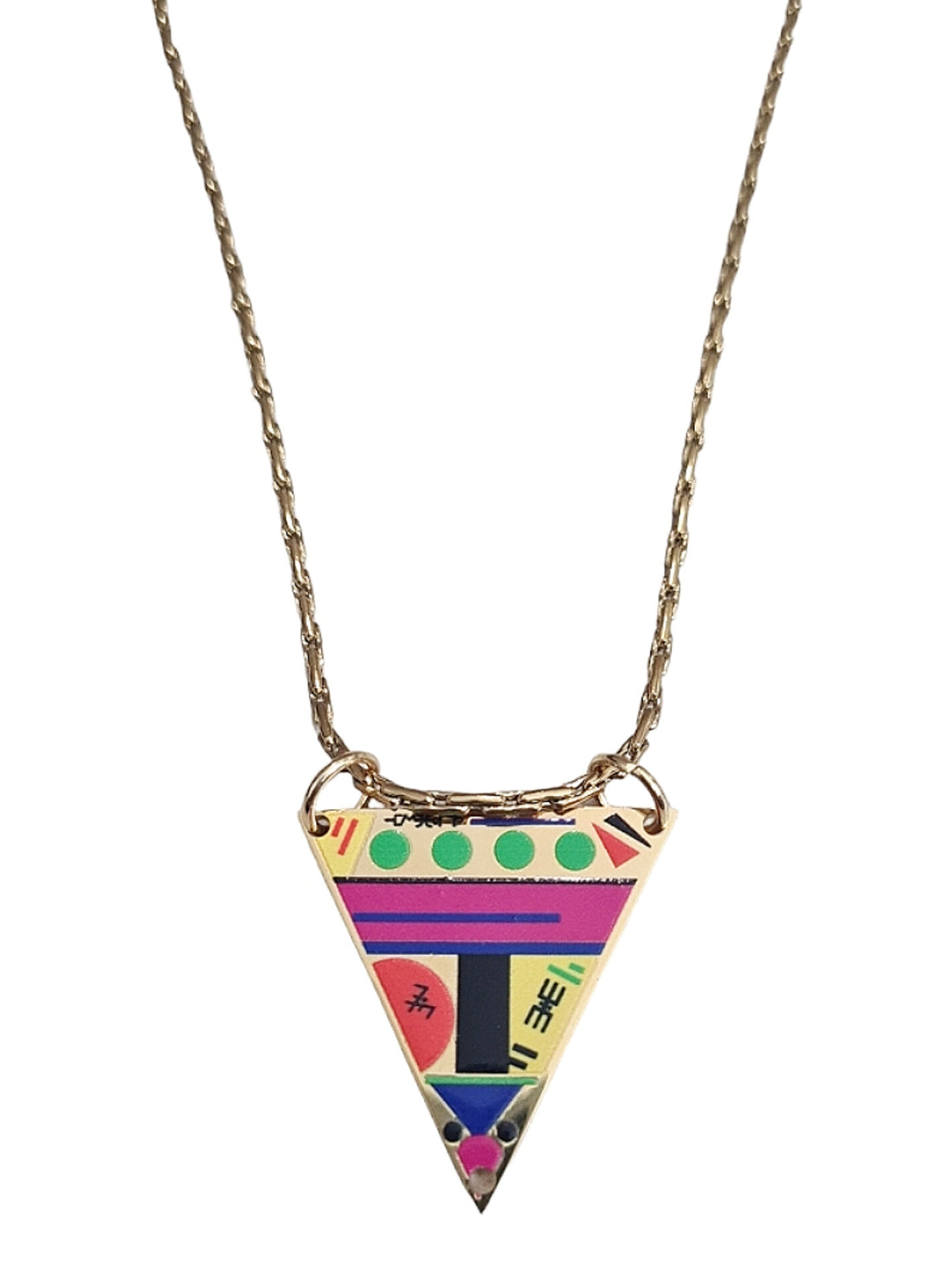 Notre collier en acier inoxydable couleur or rose avec des motifs colorés est conçu pour ceux qui cherchent à exprimer leur style unique avec une touche de sophistication. Ce bijou se distingue par son design vibrant et moderne.