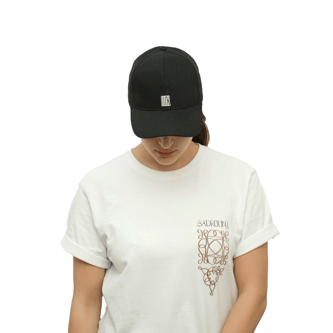 Optez pour un look classique et polyvalent avec cette casquette de type baseball noire. Parfaite pour compléter n'importe quelle tenue décontractée, cette casquette allie confort et style intemporel. Idéale pour une utilisation quotidienne, elle est l'accessoire incontournable pour un look simple et élégant.