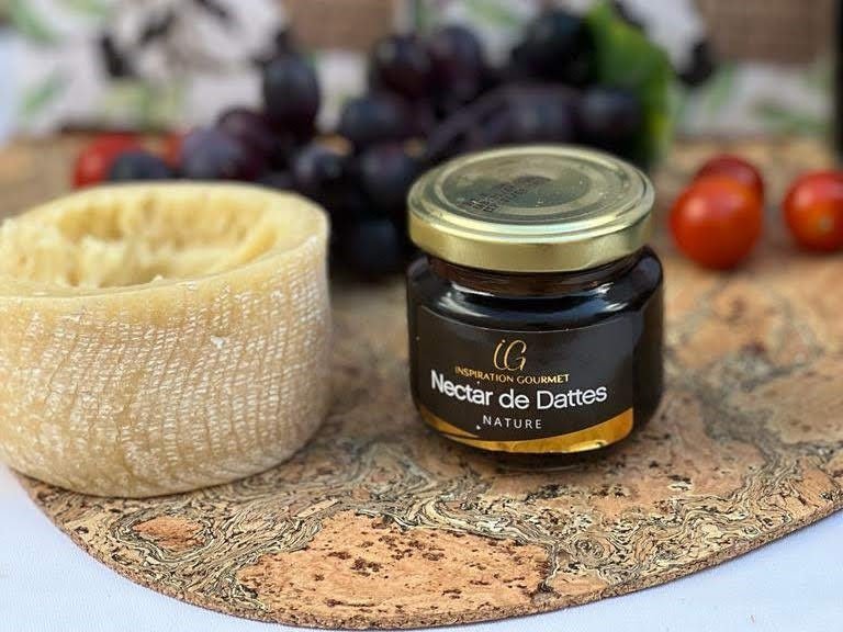 Découvrez notre Nectar de Dattes Nature, un délice sucré et naturel parfait pour enrichir vos plats et boissons. Fabriqué à partir de dattes de haute qualité, ce nectar offre une saveur riche et authentique.